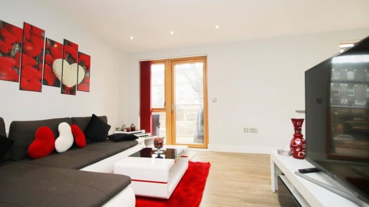 Acton Apartment | Stunning 2-bedroom flat in West London