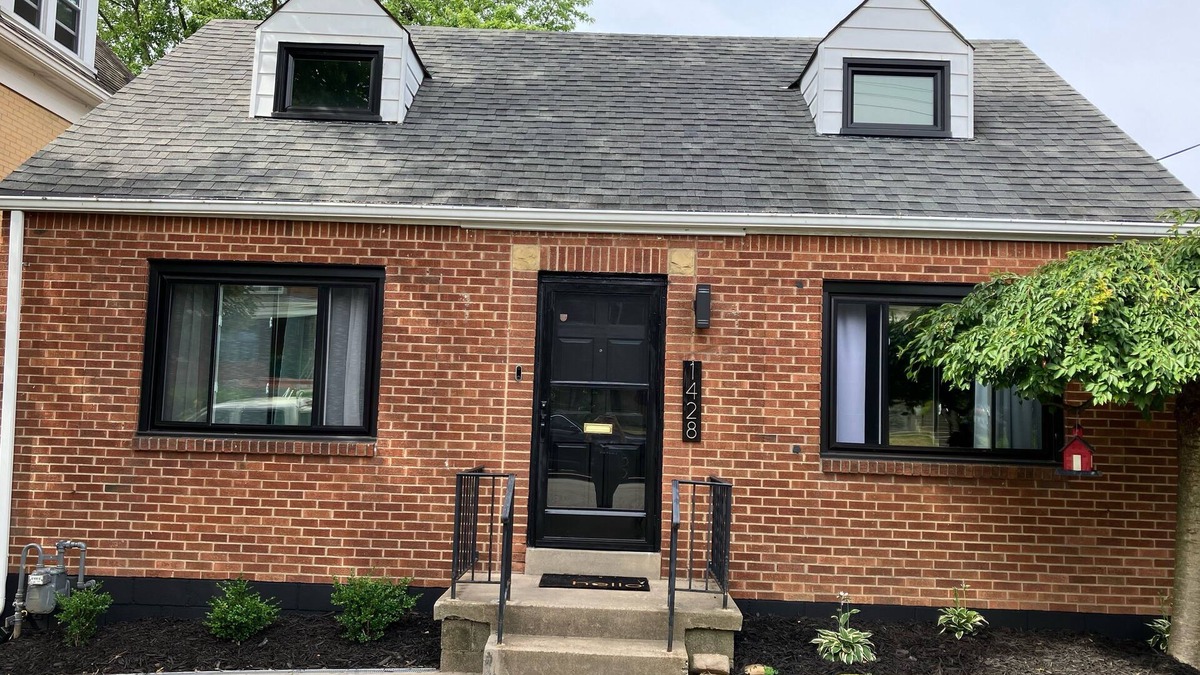 South Hills House | Stunning 2-bedroom Home w/WiFi, AC in Brookline Pittsburgh,PA