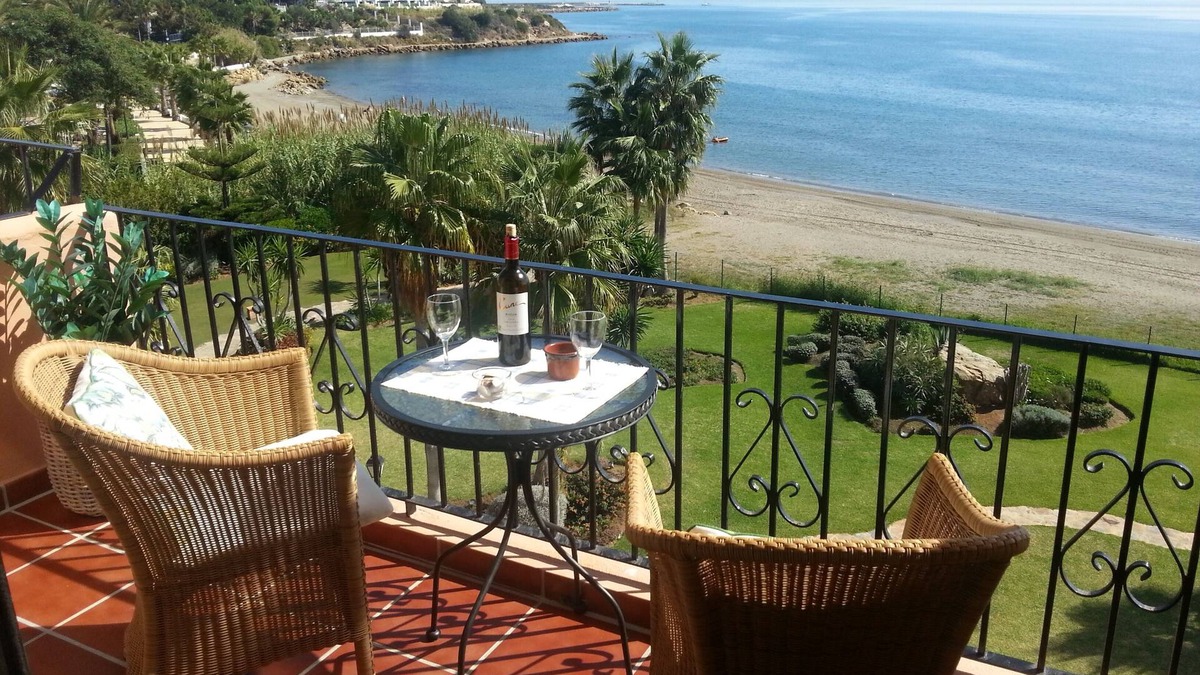 Estepona Apartment | Stunning 2-Bedroom Penthouse (low-rise) Right Beside Beach/Fab Views