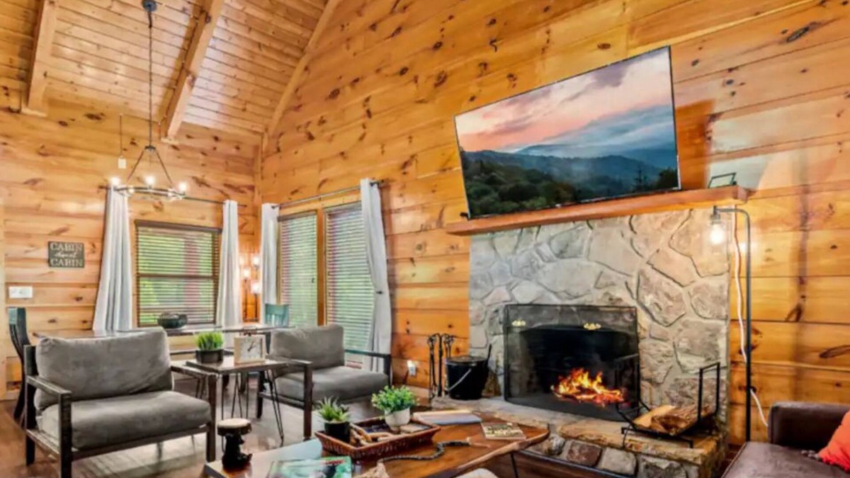 Gatlinburg - Pigeon Forge Cabin | Stunning 2BD Retreat! Hot Tub+Pond +Fire Pit+More!