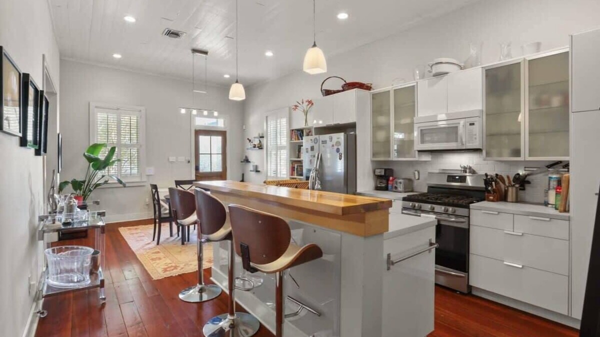 Faubourg Delachaise House | Stunning 2BD | Uptown-Music Vibes | Gated Parking