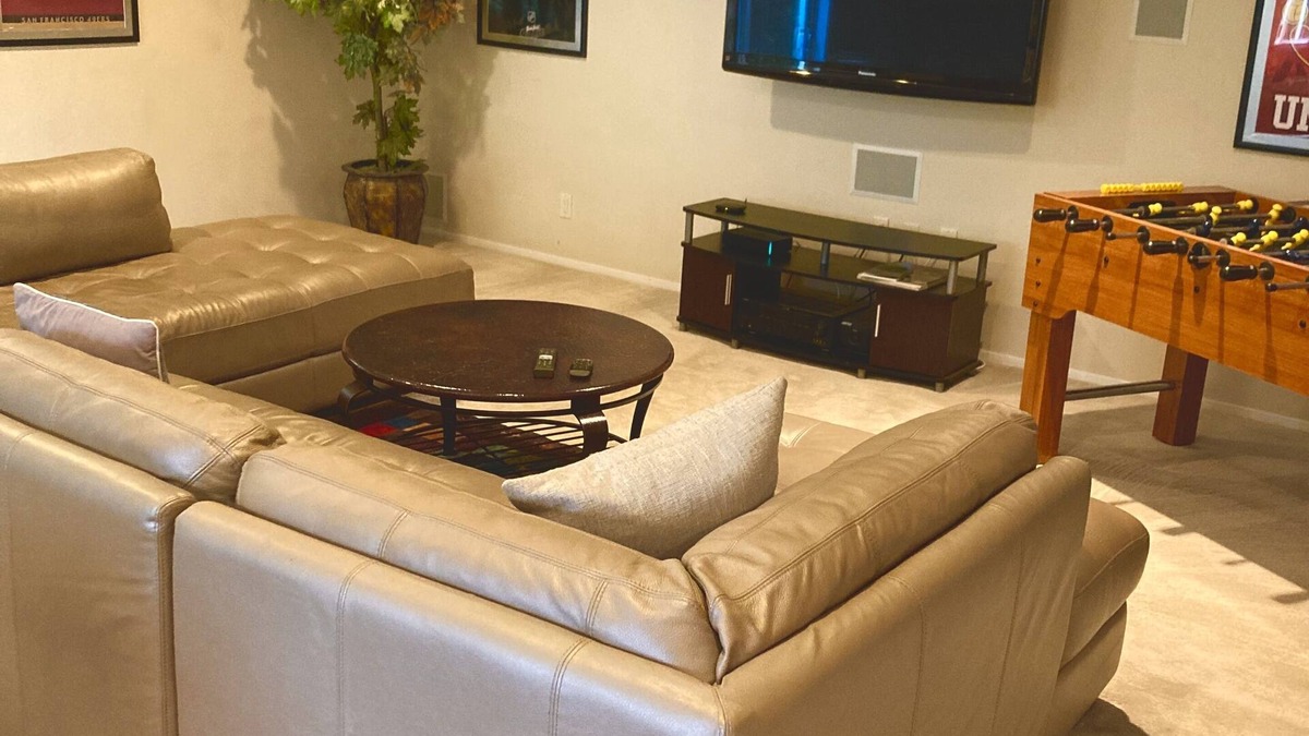 Lakeview Apartment | Stunning 2bedr with patio,parking, garden in exclusive neighborhood.Premier Host