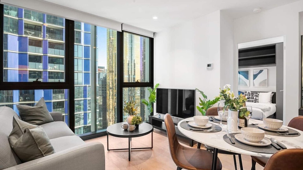 North Melbourne Apartment | Stunning 2BR Apartment in Melb CBD w/Pool and Gym