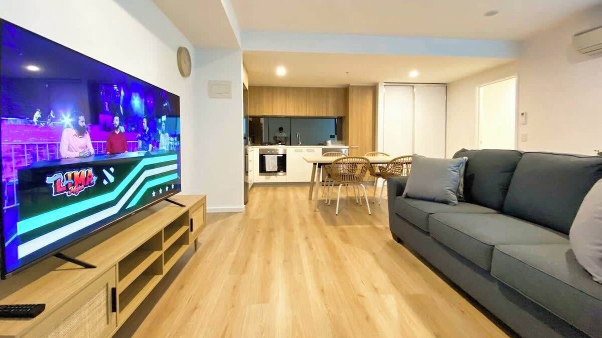Adelaide Central Business District Apartment | Stunning 2BR CBD Townhouse with Pool-Gym-BBQ