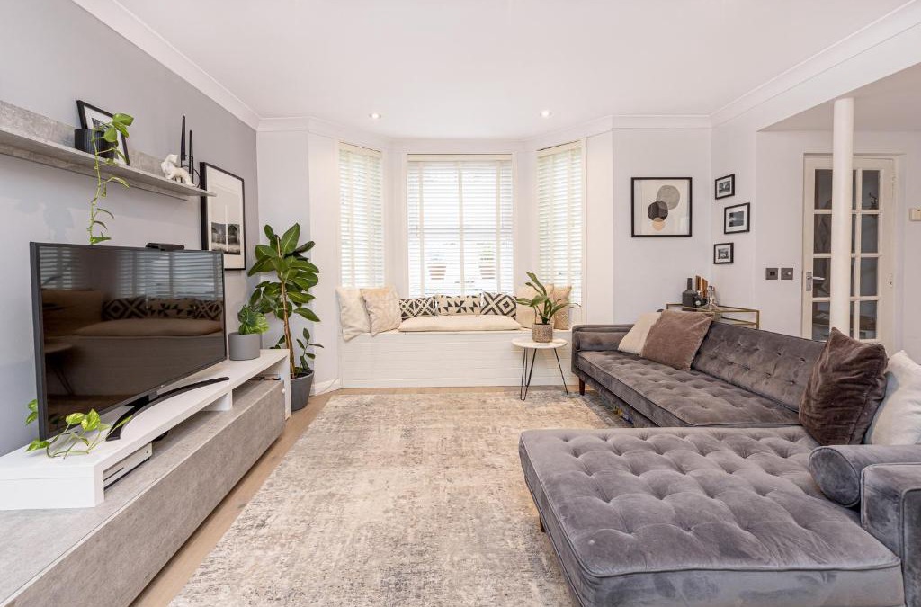 Kilburn Apartment | Stunning 2BR Flat wprivate Garden, Kilburn