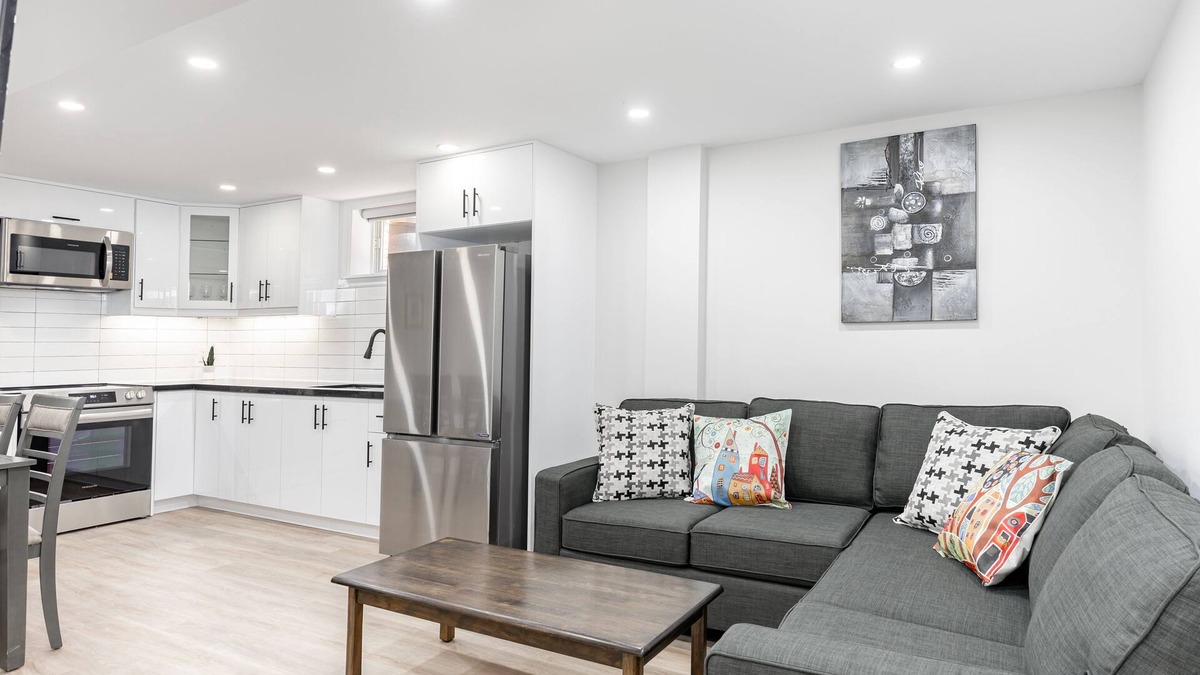 Richmond Hill Apartment | Stunning 2BR Lower Level Unitnn
