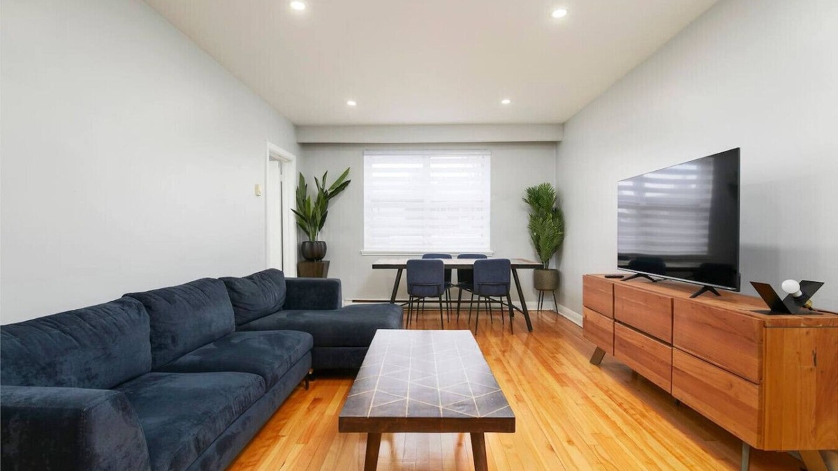 Cote-Des-Neiges—Notre-Dame-De-Grace Apartment | Stunning 2BR on Walkley