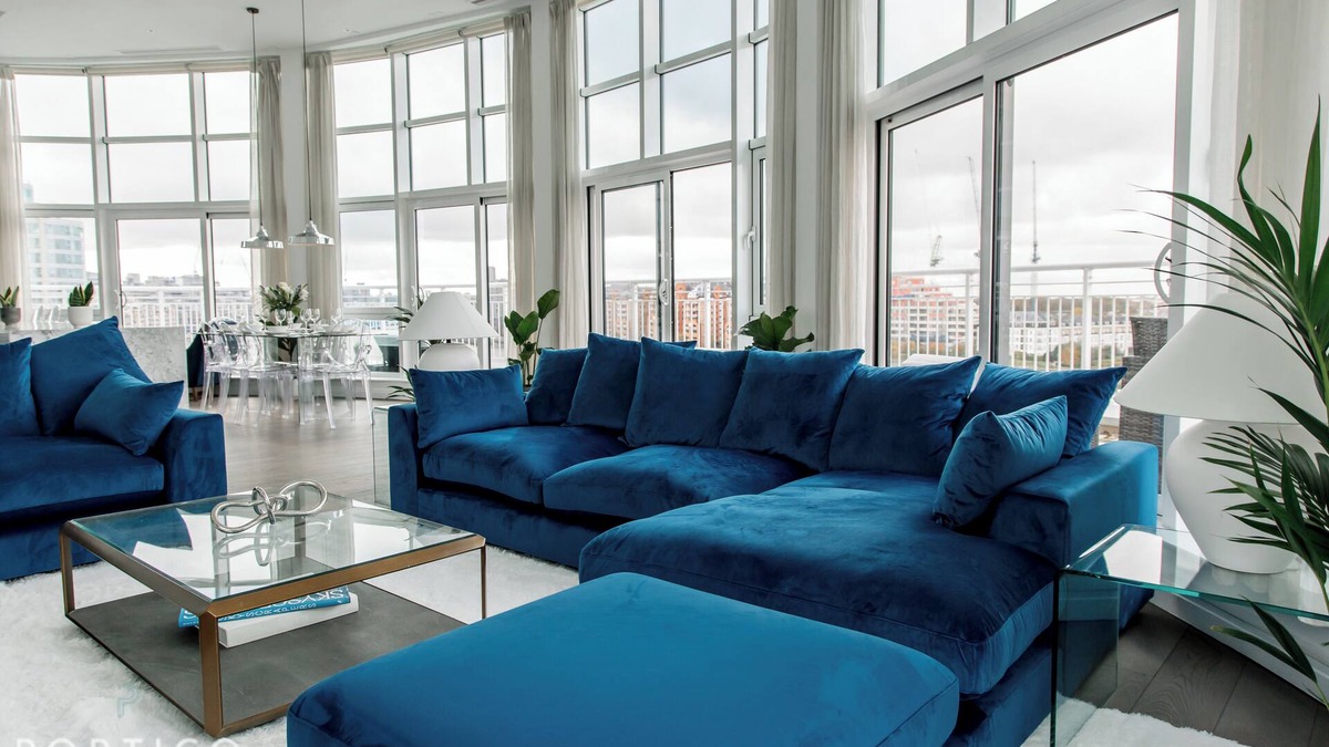 Sands End Apartment | Stunning 3-bed penthouse with breath-taking direct river views in Battersea.