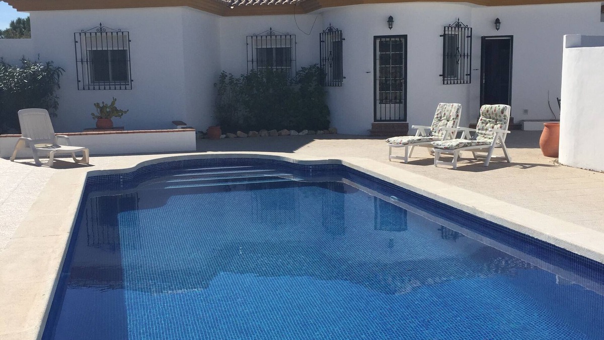 Locaiba Ski Chalet | Stunning 3 bed Villa with large swimming pool, walking distance to Albox