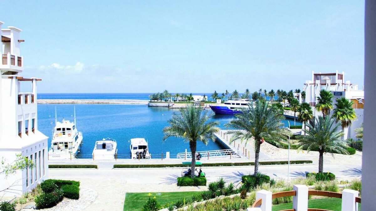As Sifah Apartment | Stunning 3-Bedroom Coastal Retreat