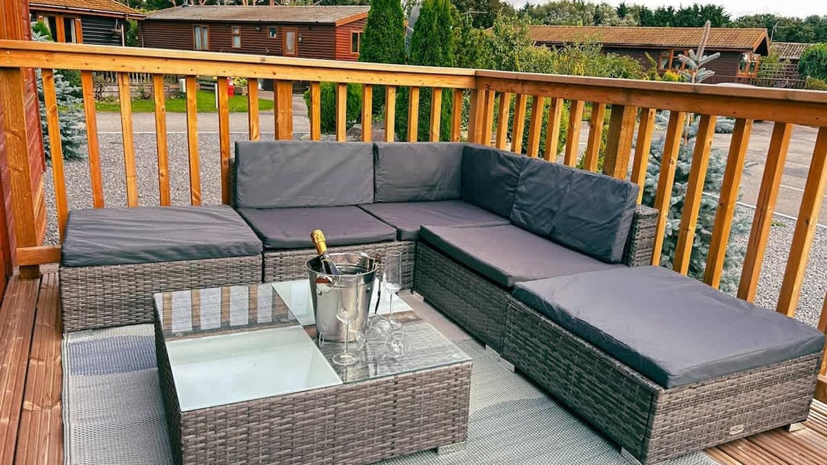 Wilberfoss Apartment | Stunning 3 Bedroom Lodge With Hot Tub in York