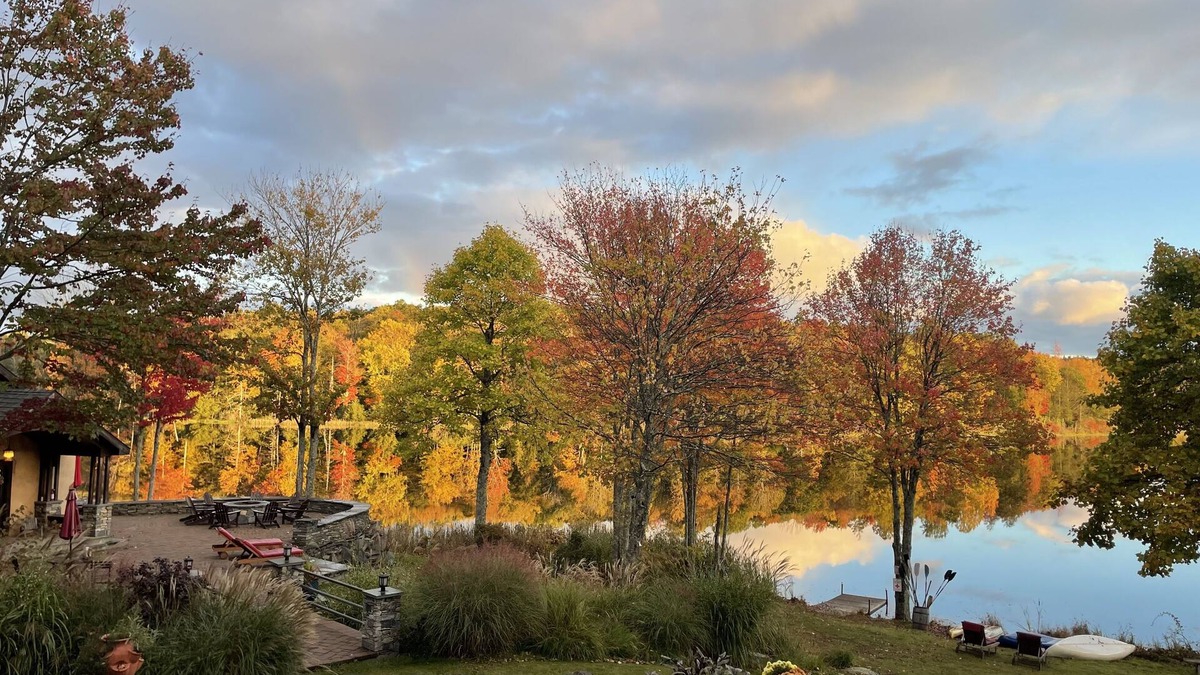 Mountain Dale House | STUNNING 300 ACRE LAKE ESTATE 1.5 hr away! FAB Boathouse/&Barn for large group.