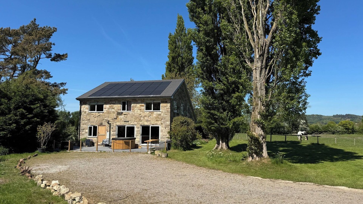 Thirsk House | Stunning 360 degrees views totally private house 10 person hot tub, log burner.
