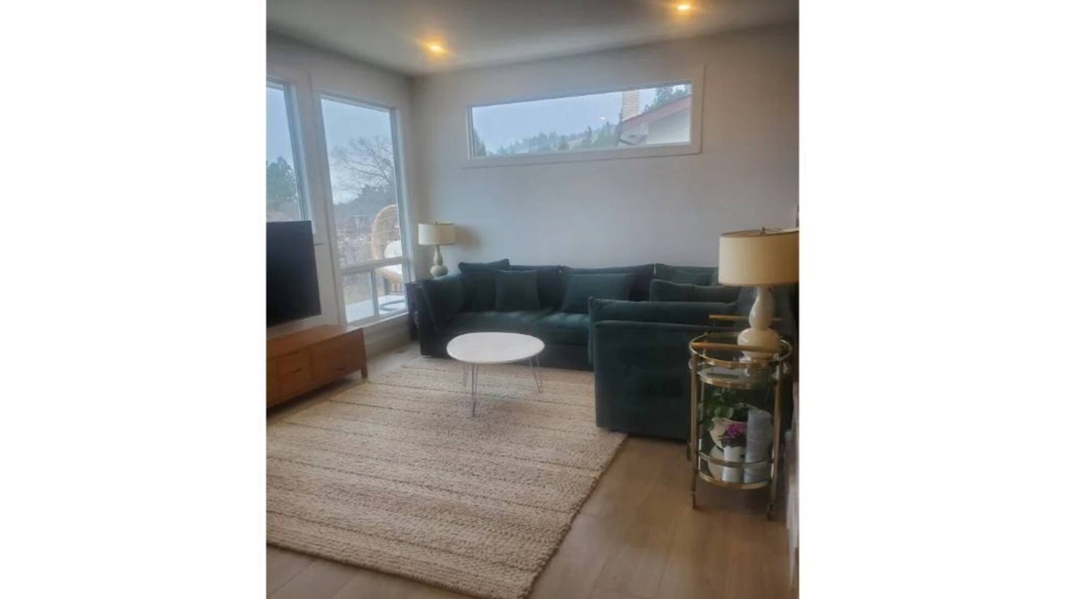 Kamloops House | Stunning 365degree vapor cleaned central view home