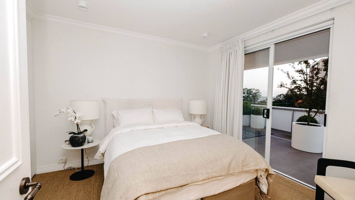 Neutral Bay Apartment | Stunning 3b penthouse