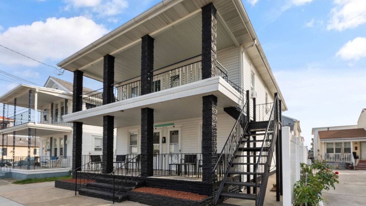 Wildwood Apartment | Stunning 4 BDRM Pets OK, walk 2 beach, cafe, rest