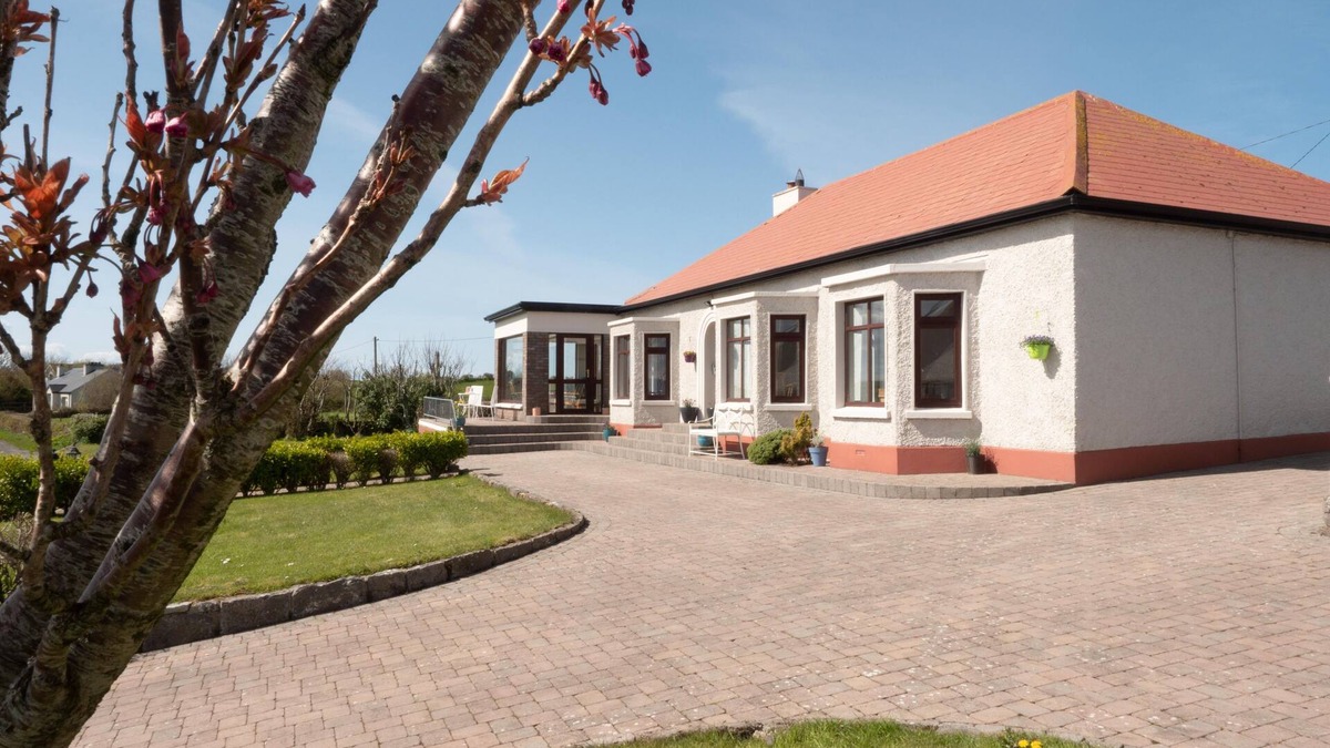 Ballinful Other | STUNNING 4 bed, 2 bath big, bright farmhouse. Spectacular Sea/Mountain views.