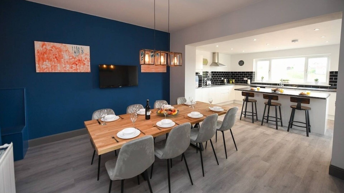 Airdrie House | Stunning 4 Bed House Airdrie. Close to Glasgow!