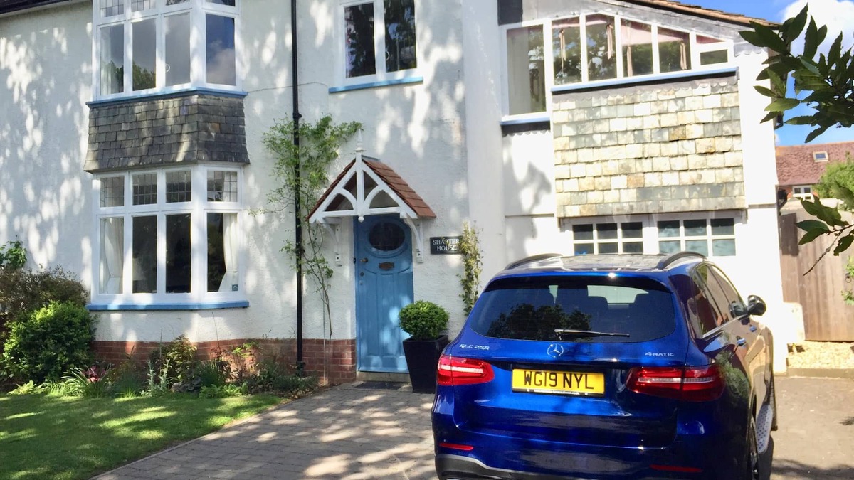 Topsham House | Stunning 4 bed house close Topsham centre, own parking, gardens, quiet location