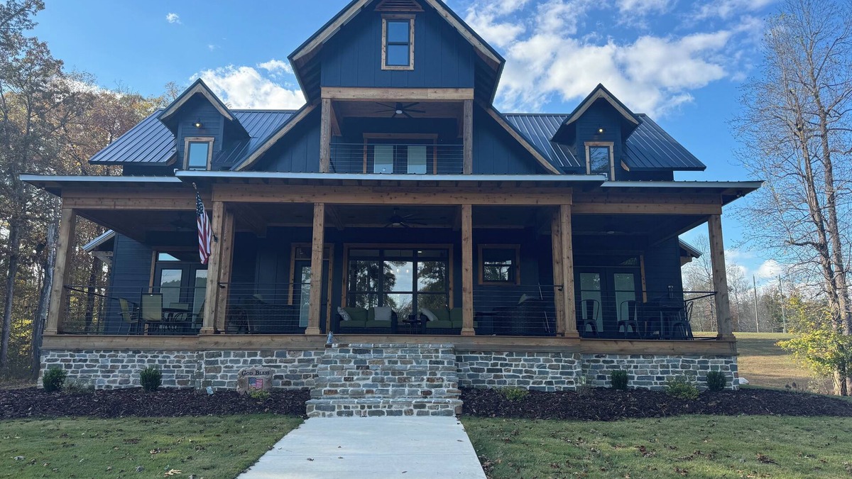 Double Springs House | Stunning 4-bedroom house with amazing outdoor space and dock in Double Springs.