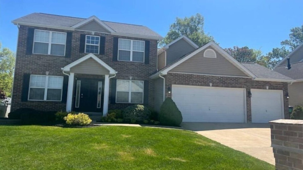 Weldon Spring Heights House | Stunning 4 bedroom, 4 bath, pool, theater, etc
