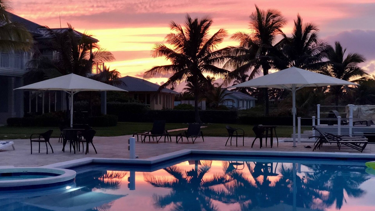 Jimmy Hill Villa | Stunning 4 bedroom Beachfront Villa! Infinity pool & hot tub.