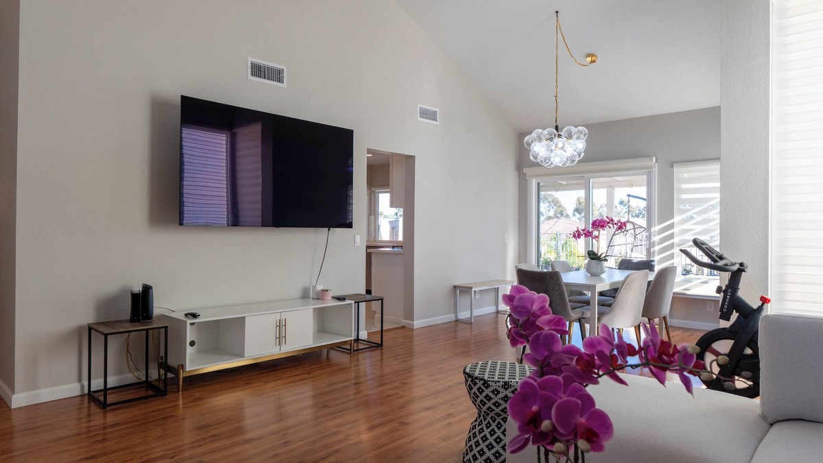 Rancho Penasquitos House | Stunning 4-Bedroom Coastal Light Retreat In Cool San Diego