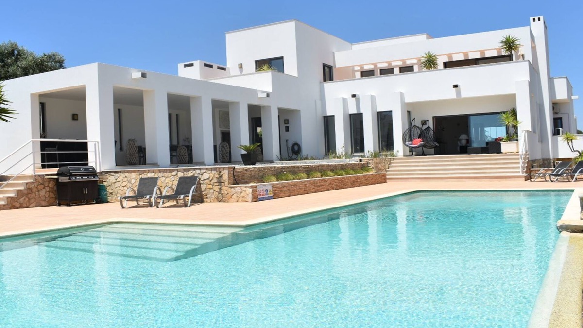 Porto de Mos Villa | Stunning 4 Bedroom Detached Villa with Private Pool located in Lagos