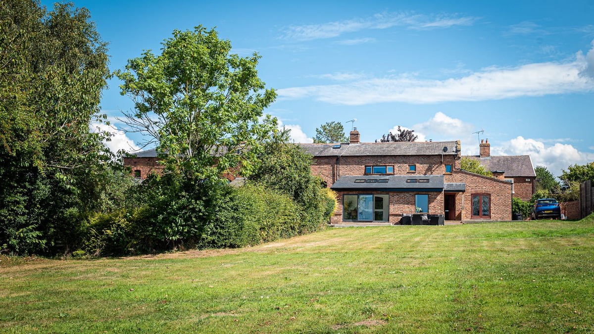 Wimbolds Trafford House | Stunning 4 Bedroom, Grade 2 Listed Barn Conversion