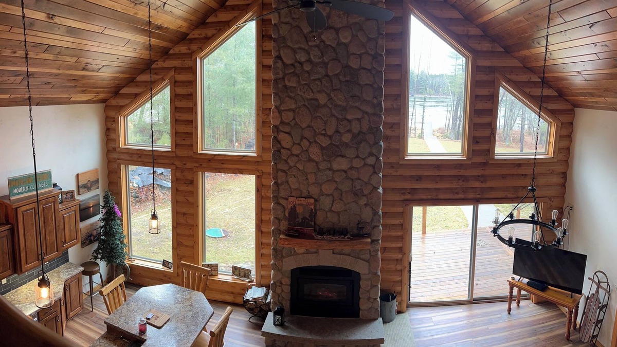 Crivitz Cottage | Stunning 4-bedroom lakefront cottage on the Crooked lake chain.