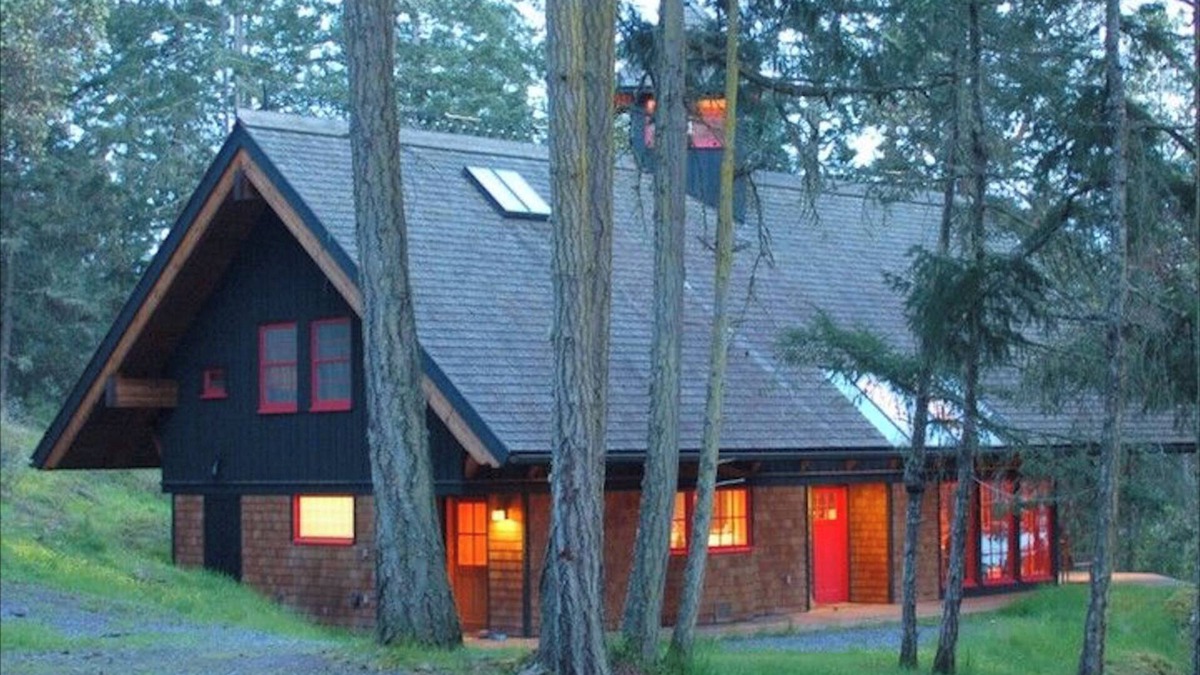 West Sound House | Stunning 4 bedroom water view home on Historic Slanted Apple Farm- sleeps 8