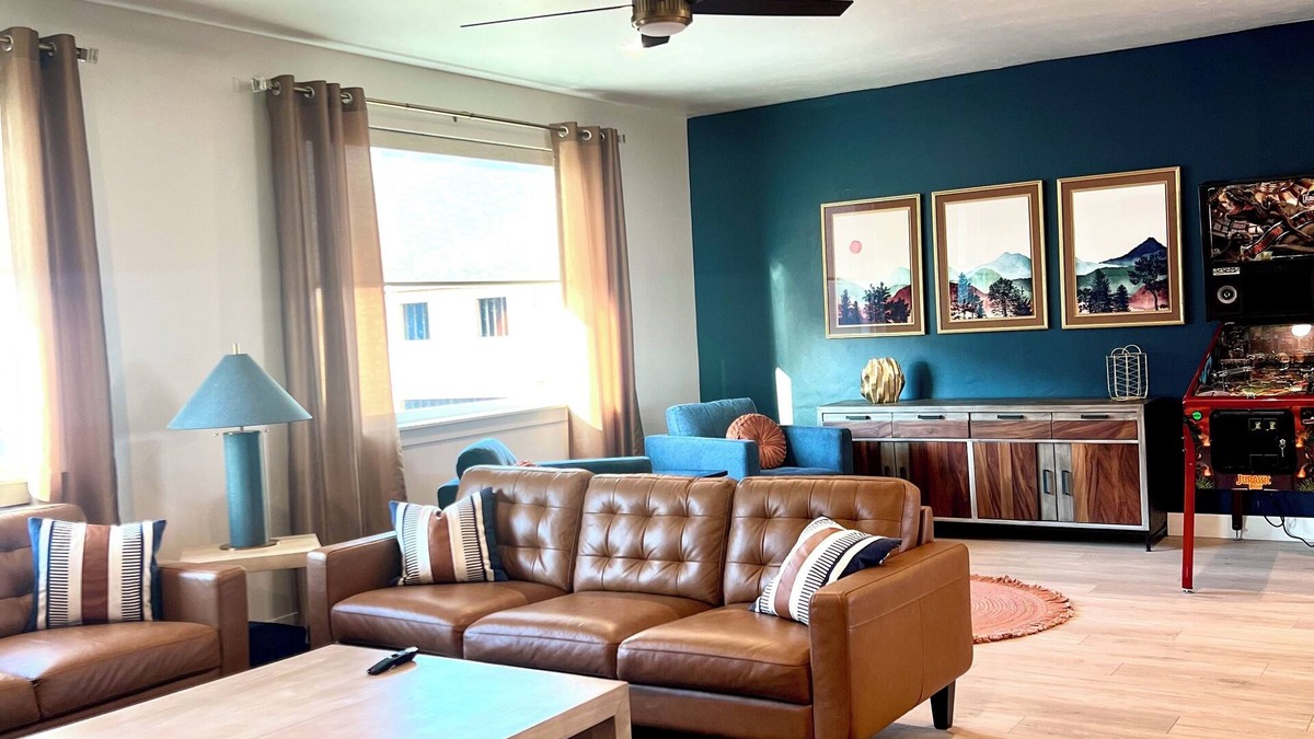 American Fork House | Stunning 4-BR Townhome – Family-Friendly, Biking Trails, Pool, and Games!