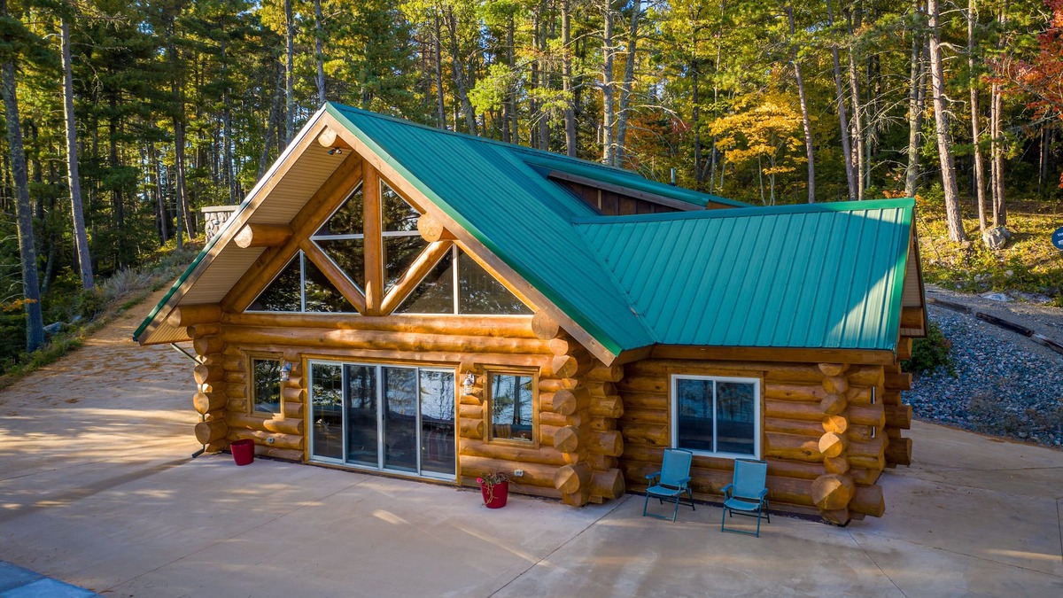 Ely Cabin | Stunning 4 Season Lake Burntside Log Cabin