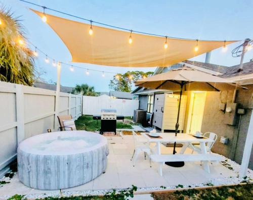 Thomas Drive House | Stunning 4BD Jacuzzi - 4 Min To Beach Panama City