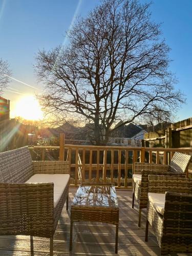 Colchester House | Stunning 4BR, Garden,Parking - Oakview