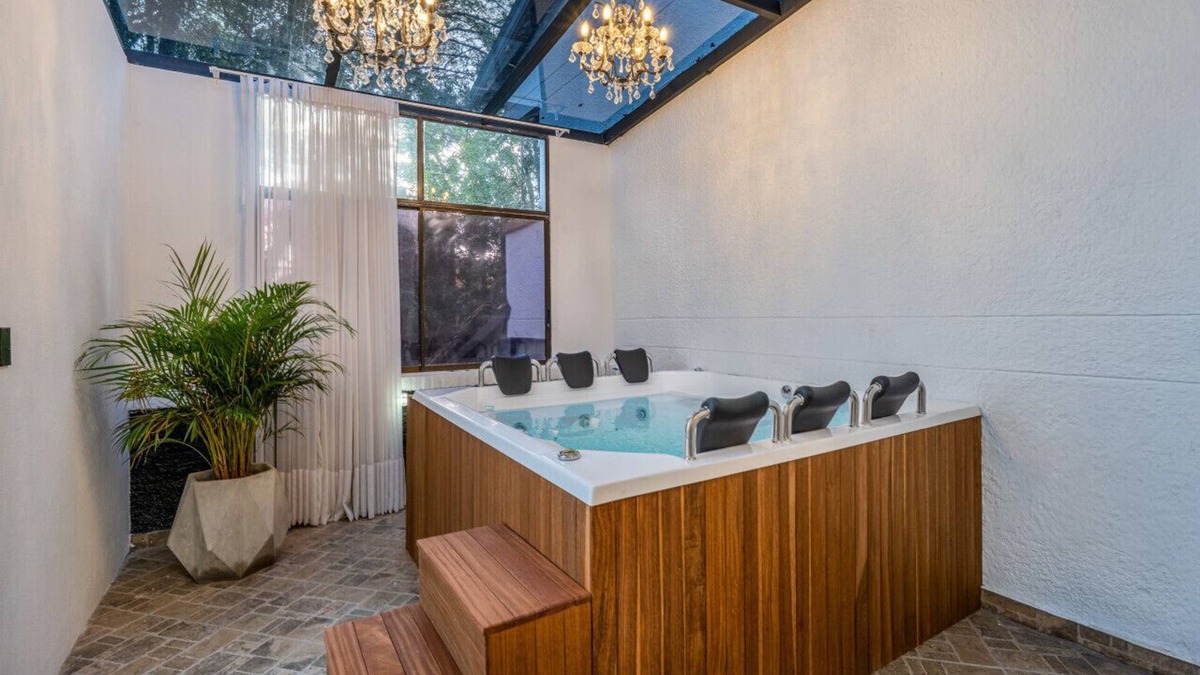 El Tesoro House | Stunning 4BR House Near Provence, Private Jacuzzi