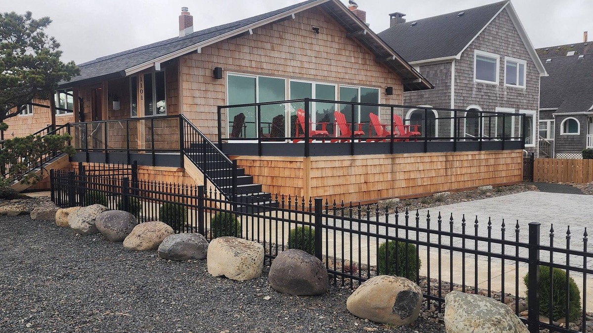 Seaside House | Stunning 4br Oceanfront on South Prom