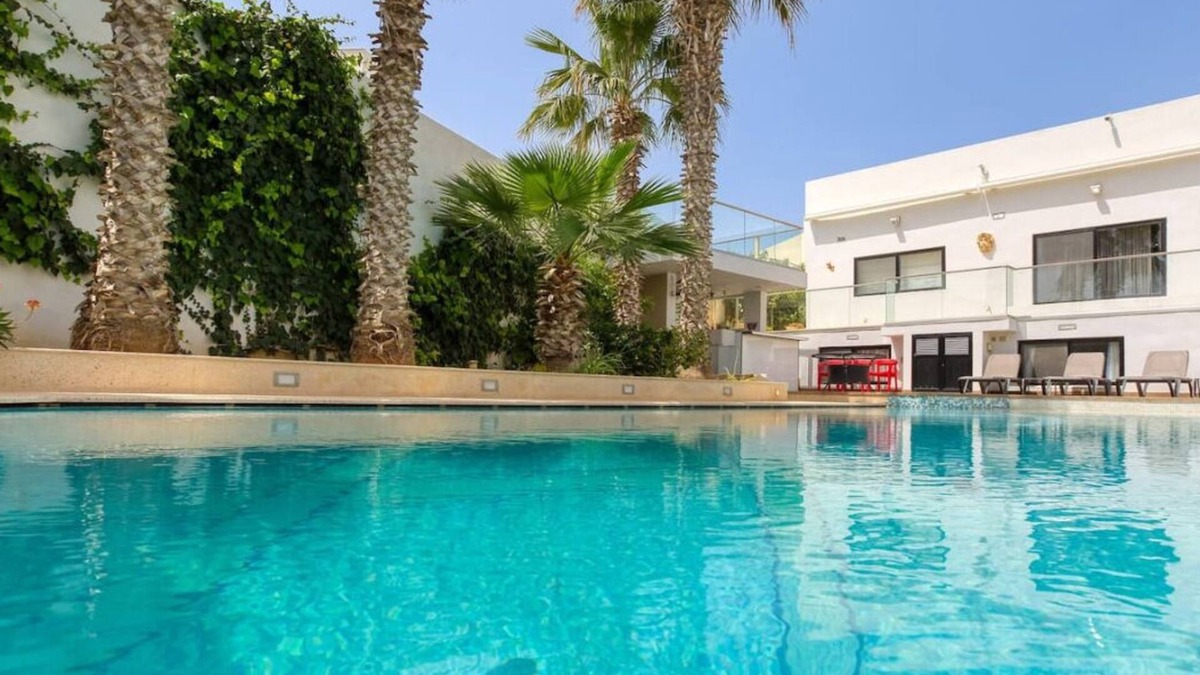 Attard House | Stunning 4BR Villa with Private pool & parking