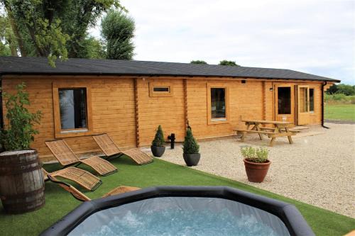 Ashton Under Hill House | Stunning 5-Bed Cabin in Ashton Under Hill