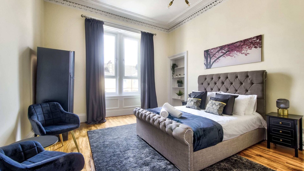 Pollokshields Apartment | Stunning 5 bedroom apt, close to city centre, SEC, Hydro and motorway