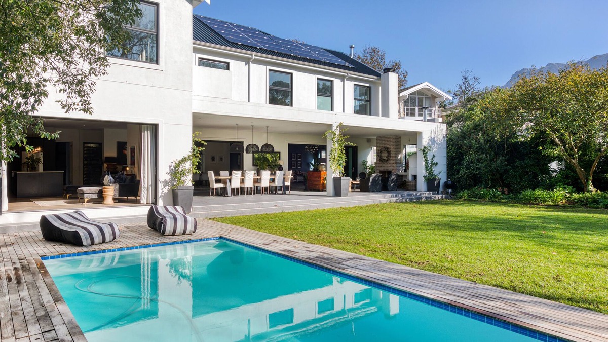 Constantia House | Stunning 5 bedroom Constantia family home