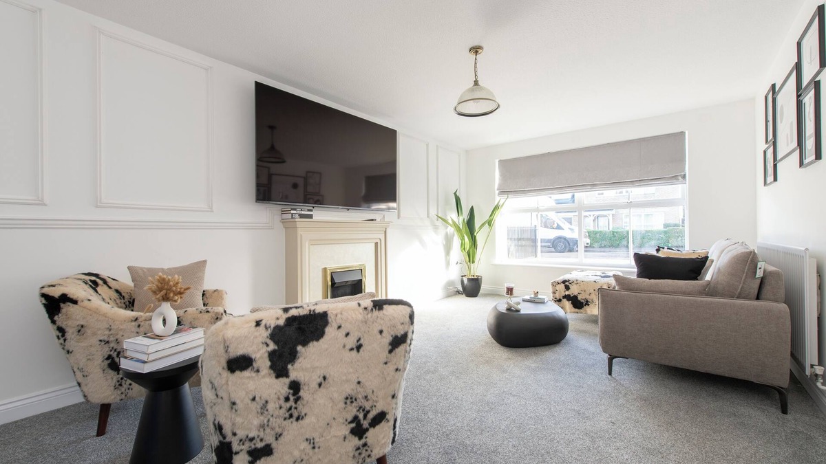 Eastbrook House | Stunning 5 bedroom detached house in Hornchurch