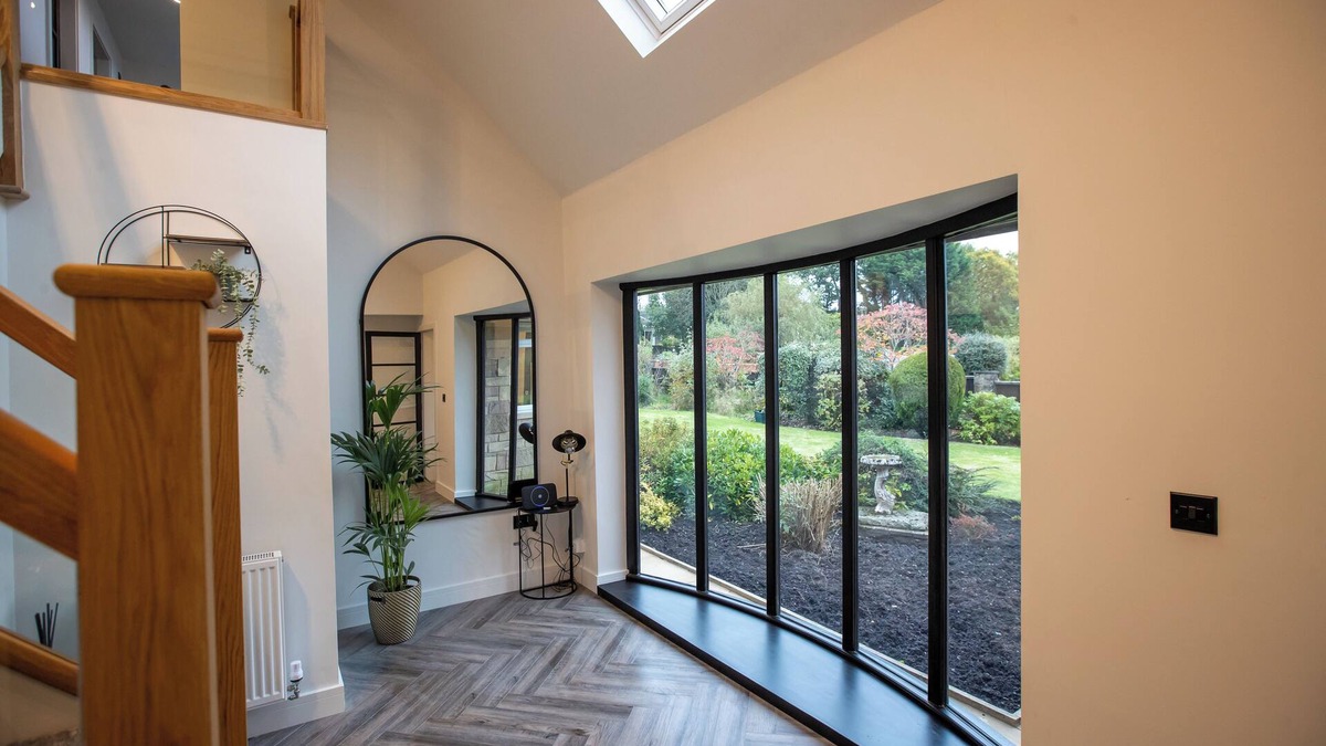 Rochdale House | Stunning 5-Bedroom Retreat with Bar, Hot Tub, and Expansive Garden