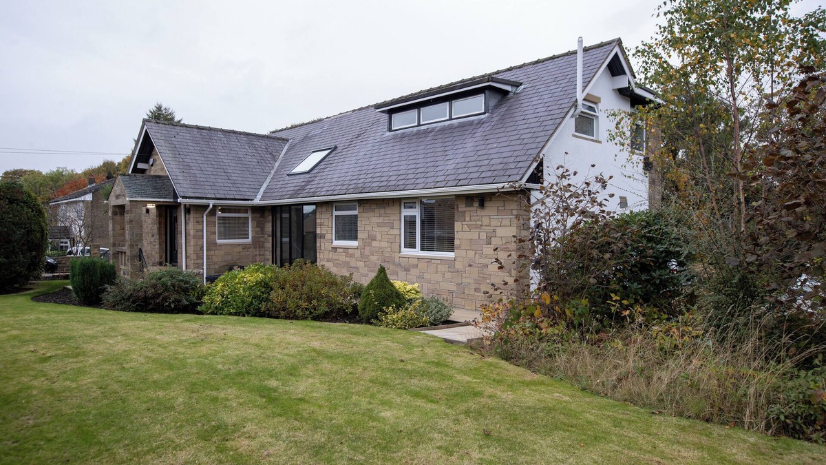 Rochdale House | Stunning 5-Bedroom Retreat with Bar, Hot Tub, and Expansive Garden