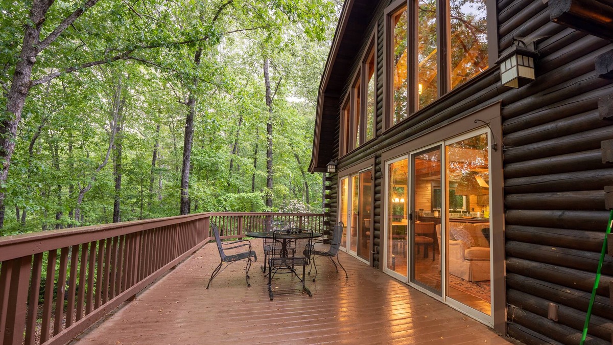 Cleveland Cabin | Stunning 5BR Lodge - Hot Tub & Table Rock Views
