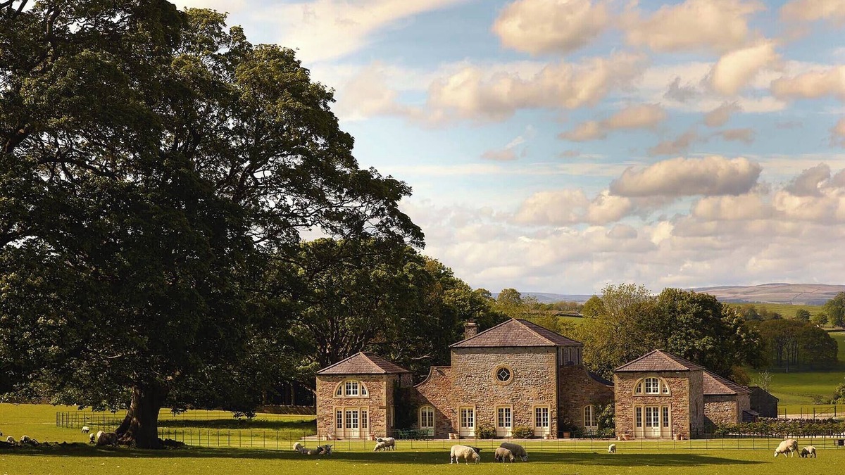 Skipton House | Stunning 6 bedroom retreat the heart of Yorkshire Dales with access to an awarding winning wellbeing resort