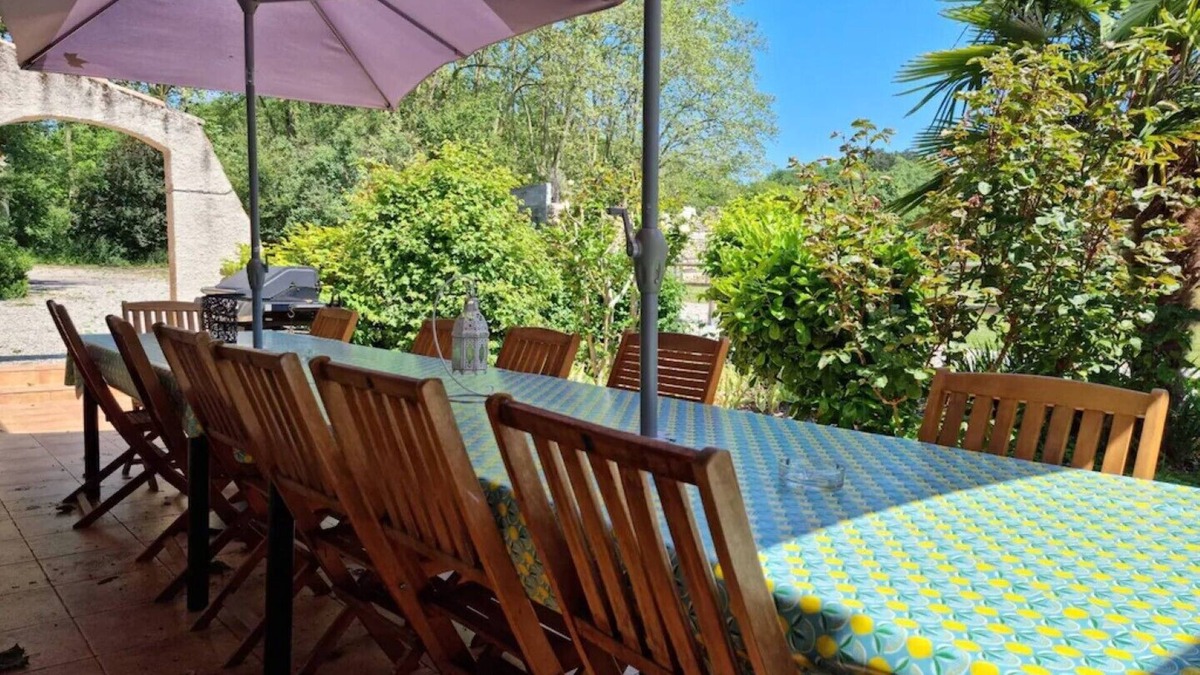 Mirepoix House | Stunning 6 bedroom Farmhouse with heated pool.