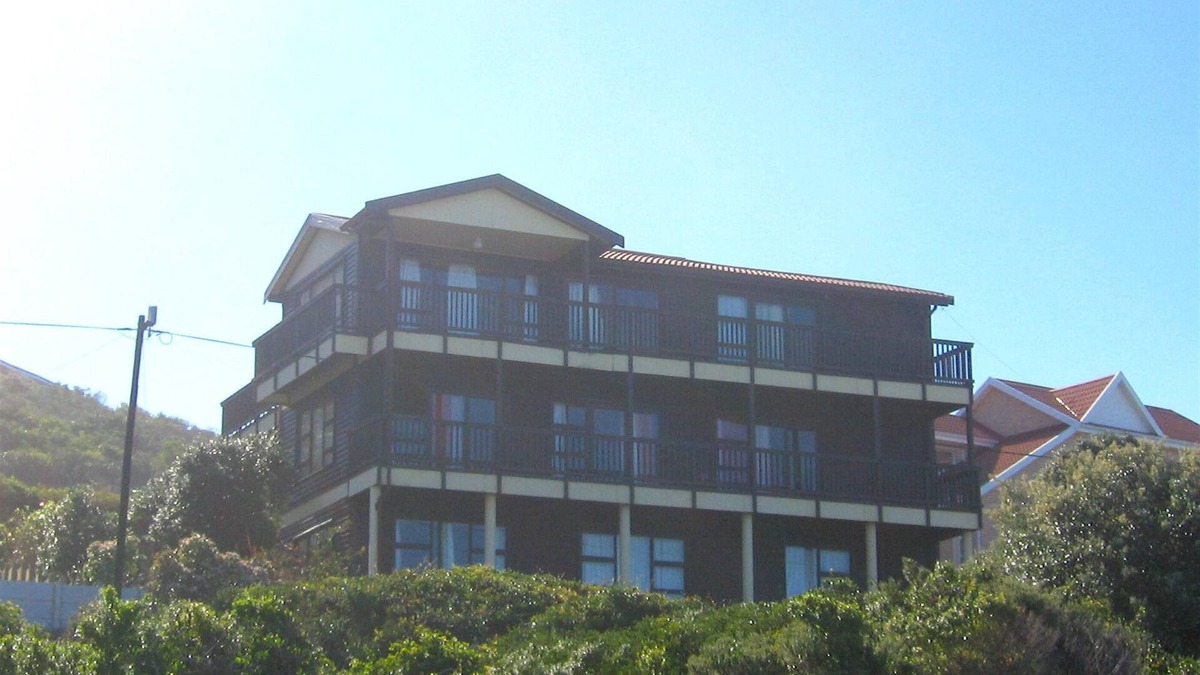 Dana Bay House | Stunning 6 bedroom self-catering house in the famous Garden Route! 180° seaview!