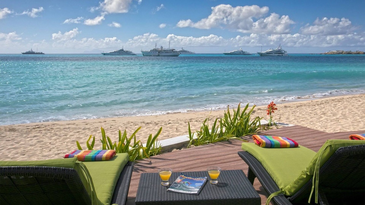 Cole Bay Villa | Stunning 6 bedroom villa located directly on the beach in St Martin