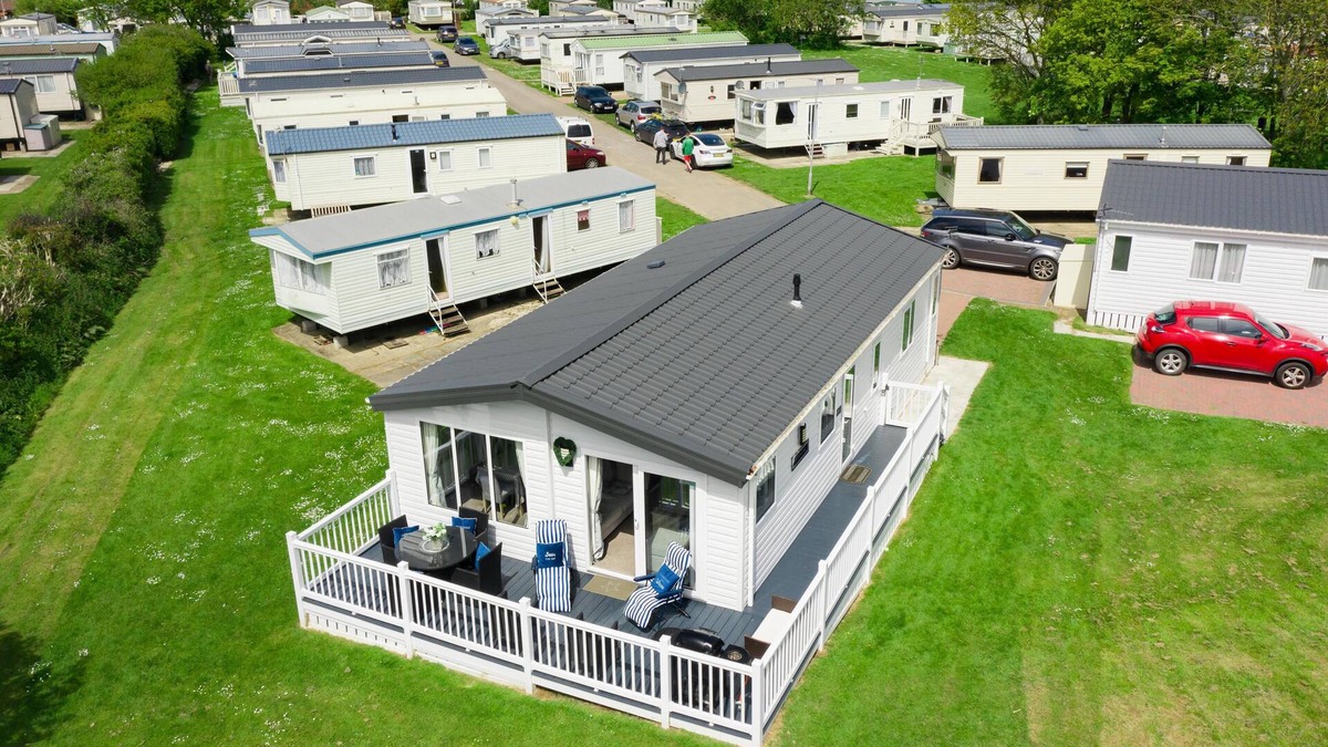 Mappleton House | Stunning 6 berth lodge for hire at Skipsea Sands in Yorkshire ref 41077WF